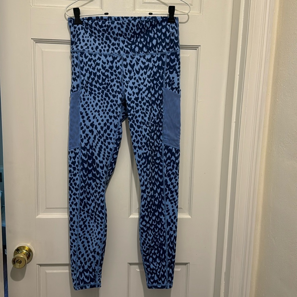 NWOT Fabletics Blue Leopard Leggings Size Large